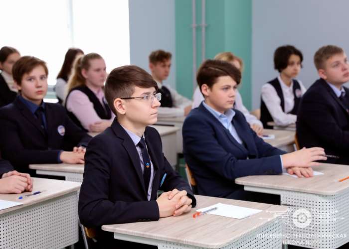 Обучающиеся ИТШ № 777 приняли участие во Всероссийском открытом уроке «Защитники мира»